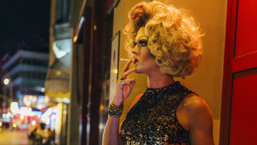 Durch den Drag gezogen - Die Berliner Dragqueen Jurassica Parka ist wegen der Verbreitung von Kinderpornografie vorbestraft, dennoch trat sie weiter auf. Was bedeutet der Fall für die Szene?