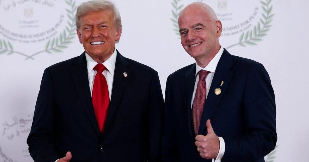 Trump erhält gefälschten Friedenspreis bei Übernahme des Tacky Kennedy Center