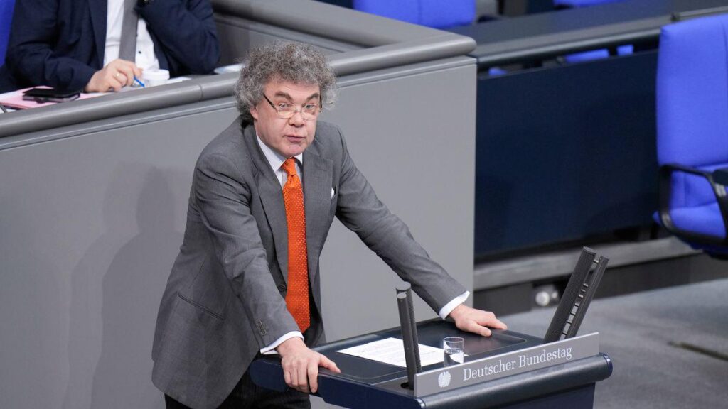 Hitlergruß im Bundestag: Anklage gegen AfD-Bundestagsabgeordneten Matthias Moosdorf Hitlergruß im Bundestag: Anklage gegen AfD-Bundestagsabgeordneten Matthias Moosdorf