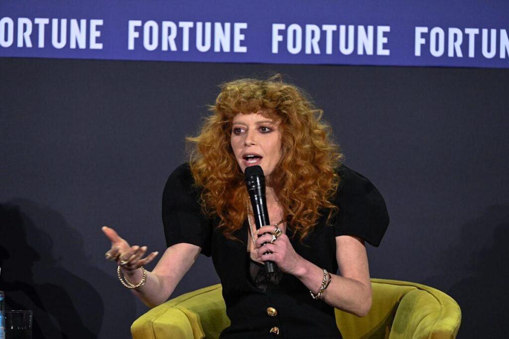 Natasha Lyonne sagt, KI habe ein ethisches Problem, weil es im Moment „super koscher“ sei, unter dem Vorwand der Beschleunigung frei zu rauben.