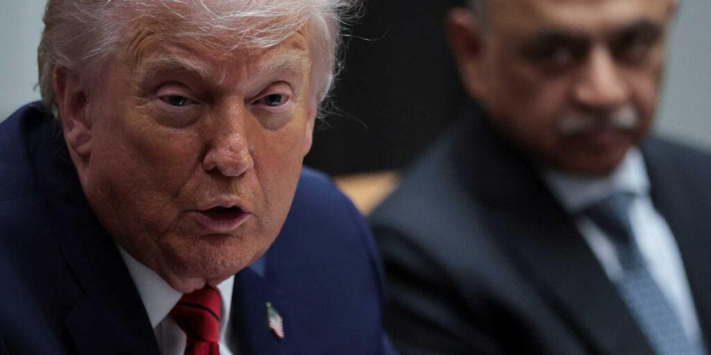 Trump warnt den kolumbianischen Präsidenten, dass er „große Probleme“ haben wird, wenn er nicht „klug“ wird