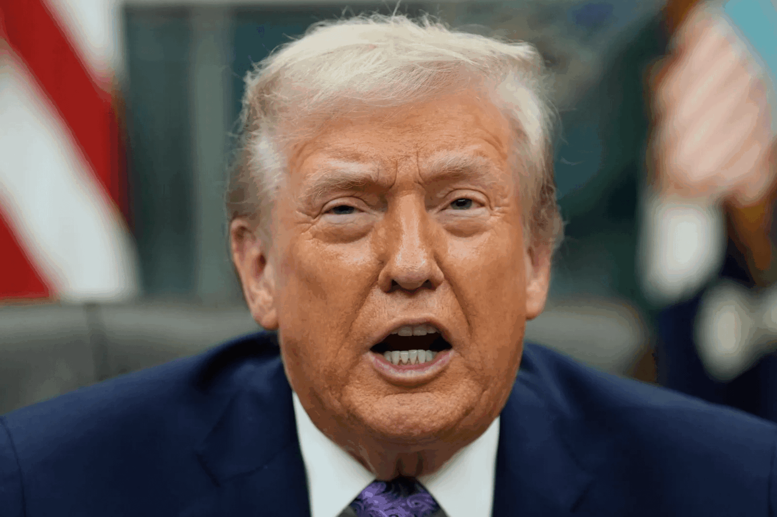 Trump gerät in Panik, als Epstein-Akten enthüllen, dass er „viele Male“ mit dem Jet geflogen ist – nennt es jedenfalls „Demokraten-Schwindel“.