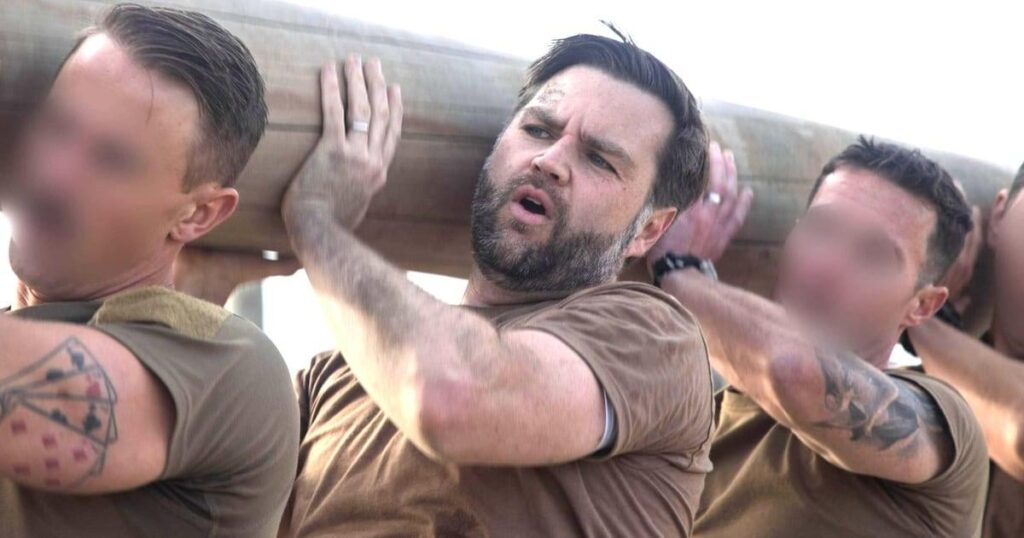 Vances Navy-SEAL-Cosplay geht sofort nach hinten los | Das Strandtraining des Vizepräsidenten mit einer Eliteeinheit löste Spott und Fragen zu seinen Prioritäten aus. Vances Navy-SEAL-Cosplay geht sofort nach hinten los | Das Strandtraining des Vizepräsidenten mit einer Eliteeinheit löste Spott und Fragen zu seinen Prioritäten aus.