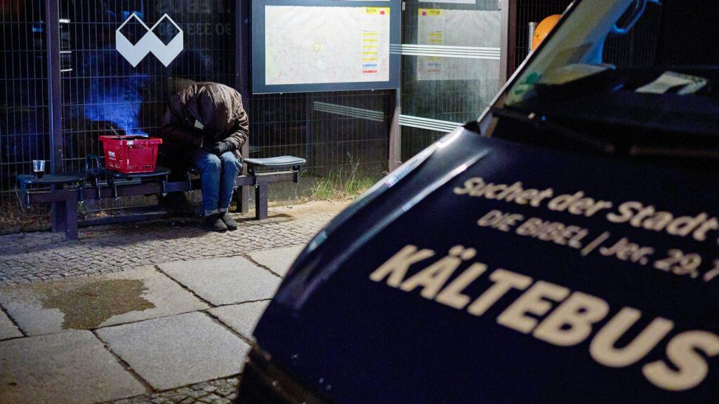 Kältebus der Berliner Stadtmission in Brand gesteckt