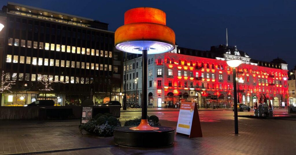 Die riesige Lampe, die für den schlimmsten Abfall des Jahres nominiert wurde, kostete eine Million