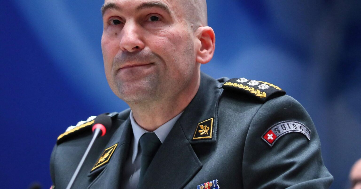 Armeechef sagt, die Schweiz könne sich gegen einen Großangriff nicht wehren
