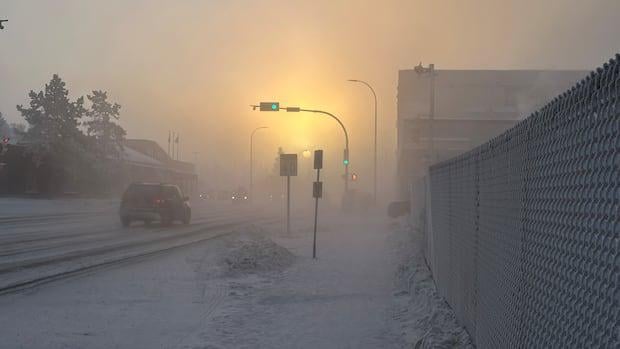 Im Yukon ist es so kalt, dass es an manchen Orten bis zu -50 °C beträgt. Hier erfahren Sie, was den extremen Kälteeinbruch verursacht