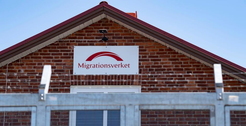 Regierung: Strengere Kontrolle von Häftlingen, die auf ihre Abschiebung warten