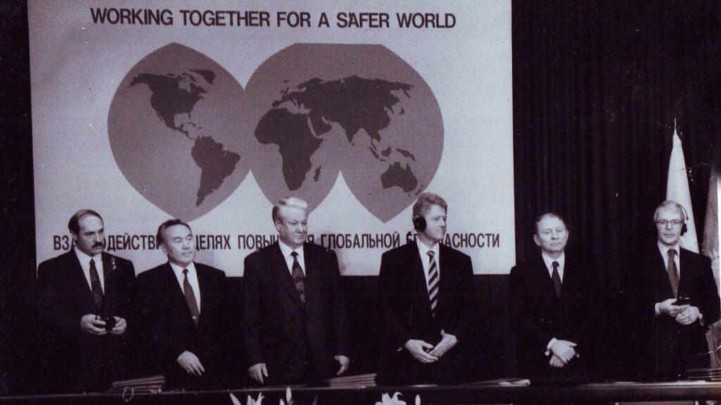 (S+) Russlands Krieg gegen die Ukraine: Budapester Memorandum 1994 – Warum die Ukraine keinen Sicherheitsversprechen mehr glaubt (S+) Russlands Krieg gegen die Ukraine: Budapester Memorandum 1994 - Warum die Ukraine keinen Sicherheitsversprechen mehr glaubt
