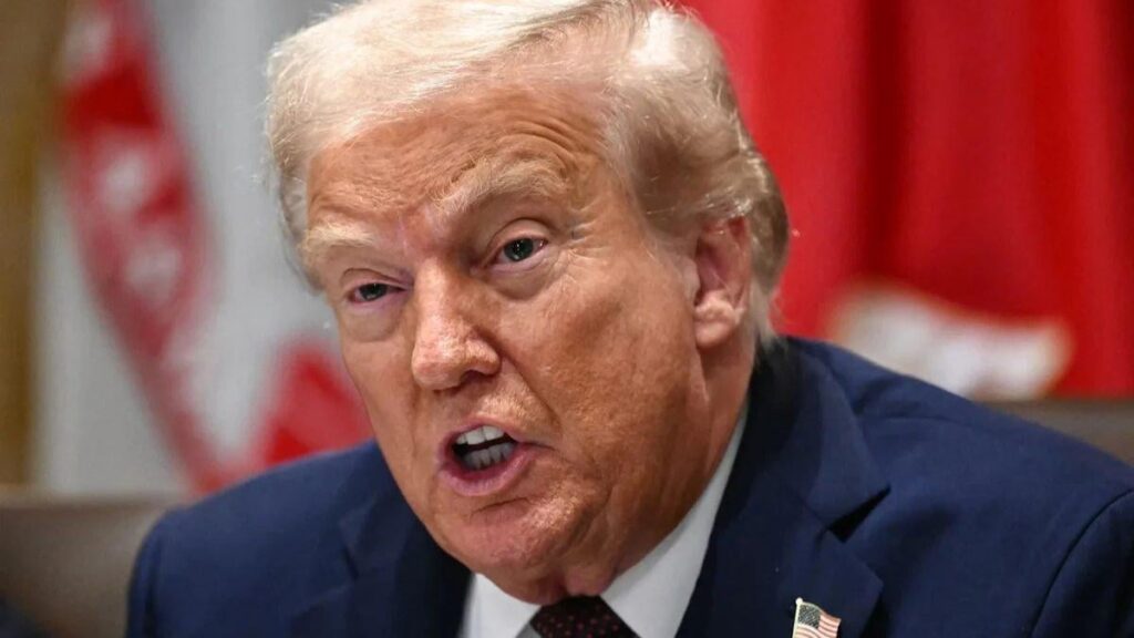 Trump wird des „eklatanten“ Verstoßes gegen das Epstein-Gesetz beschuldigt, Bannon-Telefonfotos zu verbergen und sich selbst zu schützen Trump wird des „eklatanten“ Verstoßes gegen das Epstein-Gesetz beschuldigt, Bannon-Telefonfotos zu verbergen und sich selbst zu schützen