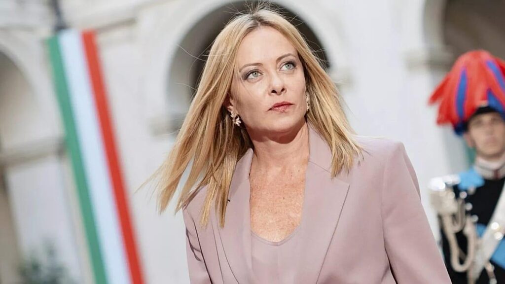 Meloni fordert Europa auf, die Verteidigung zu stärken, während die USA einen Rückzug signalisieren