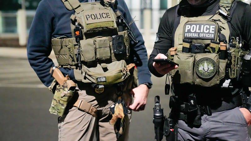 Wie ein US-Bürger mit der Gesichtserkennungstechnologie von ICE gescannt wurde | Jesus Gutiérrez sagte den Einwanderungsbeamten, er sei US-Bürger. Erst nachdem sie sein Gesicht gescannt hatten, ließen ihn die Beamten frei