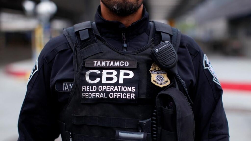 Mann verhaftet, weil er angeblich sein Google Pixel vor einer CBP-Durchsuchung gelöscht hat