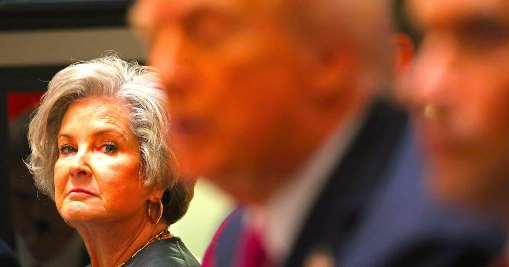Trump verrät den wahren Grund für seine manische Ansprache, als die Kameras stehen bleiben | „Susie Wiles hat mich dazu gebracht“, erklärte der Präsident nach seiner desaströsen Fernsehansprache. Trump verrät den wahren Grund für seine manische Ansprache, als die Kameras stehen bleiben | „Susie Wiles hat mich dazu gebracht“, erklärte der Präsident nach seiner desaströsen Fernsehansprache.