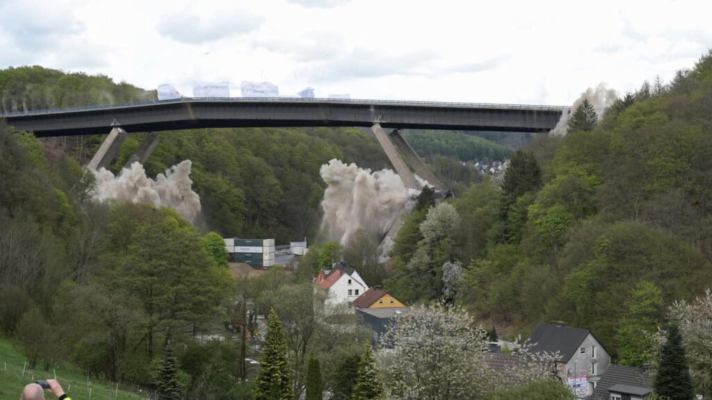 Nordrhein-Westfalen: Desaster um Rahmedetalbrücke: Scheuer kann sich nicht erinnern