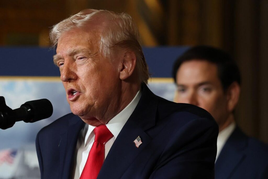 Aus Akten geht hervor, dass Trump „viele weitere Male“ mit Epsteins Privatjet gereist ist
