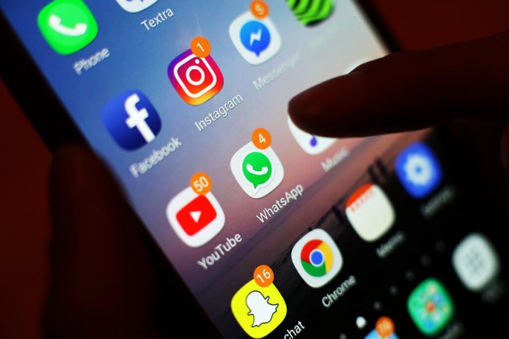 „Rage Bait“, „6-7“ und „AI Slop“: Warum uns die Wörter des Jahres zeigen, dass sich das Internet in einer Todesspirale befindet