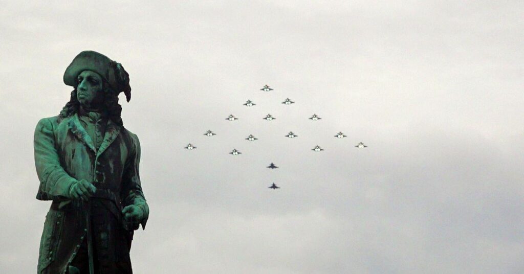 Erfolgreicher Flug – hier fliegt der Weihnachtsbaum über Karlskrona