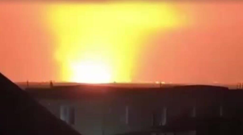 „Es brennt drei Tage lang“ – Laut SBU-Quelle löste ein ukrainischer Drohnenangriff ein großes Feuer im russischen Seehafen Temrjuk aus