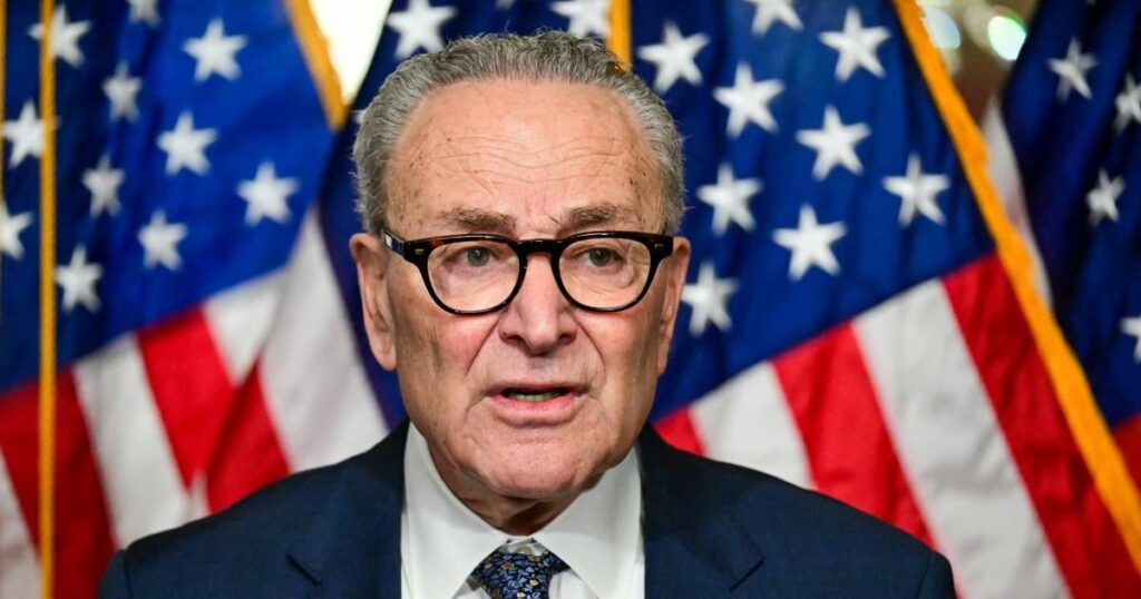 Senator Chuck Schumer sagt, er führe eine Resolution ein, um das Justizministerium zur vollständigen Freigabe der Epstein-Akten zu zwingen Senator Chuck Schumer sagt, er führe eine Resolution ein, um das Justizministerium zur vollständigen Freigabe der Epstein-Akten zu zwingen