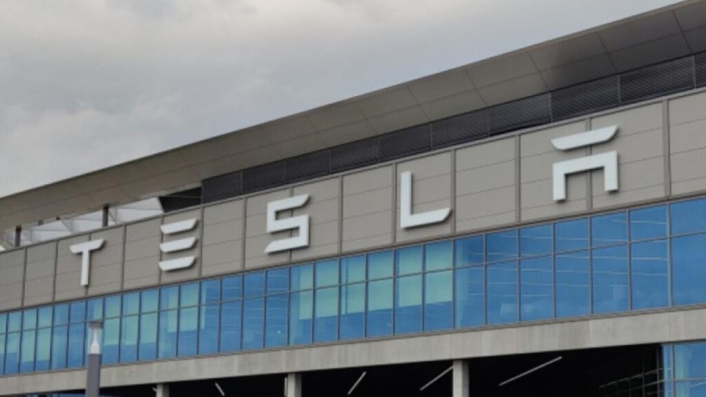 Investitionsstopp: Tesla-Werksleiter warnt vor IG-Metall-Sieg