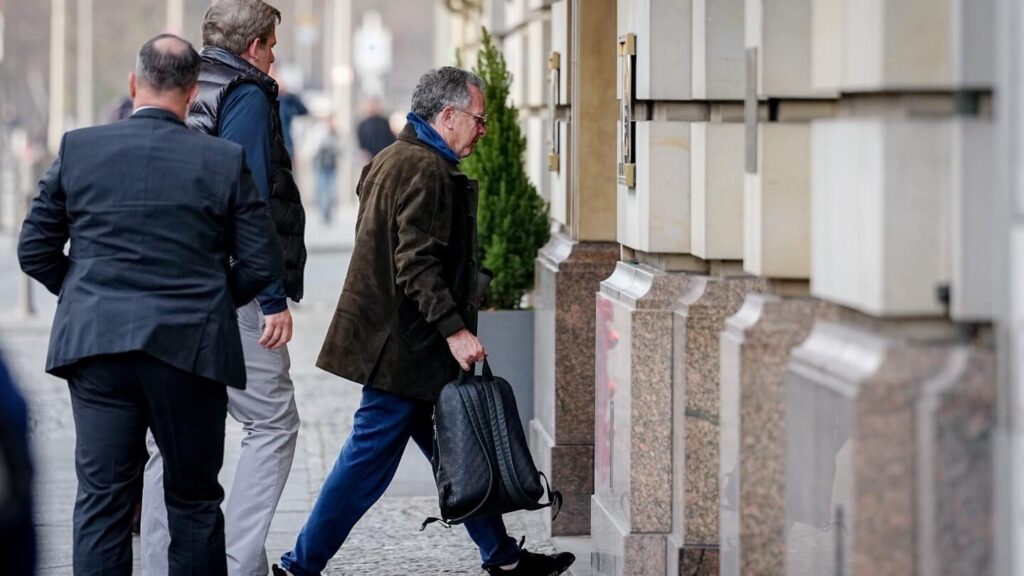 Selenskyj bietet an, das NATO-Angebot für Sicherheitsgarantien fallen zu lassen, lehnt jedoch den Vorstoß der USA zur Gebietsabtretung ab