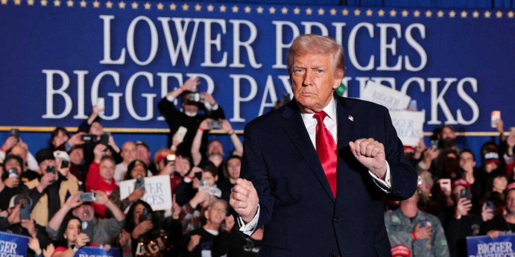 „Das ist Trumps Wirtschaft“: Dem-Senator setzt die Verwaltung in Brand, während die Arbeitslosigkeit den Vier-Jahres-Höchststand erreicht