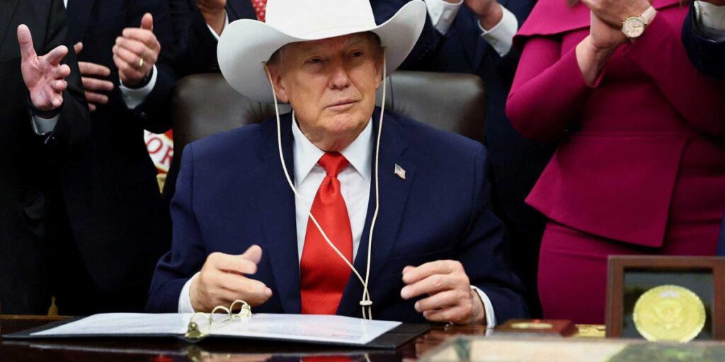 Der rechtsgerichtete Podcaster fordert die Republikaner auf, sich von 2028 zu verabschieden, weil Trumps Administrator inkompetent ist