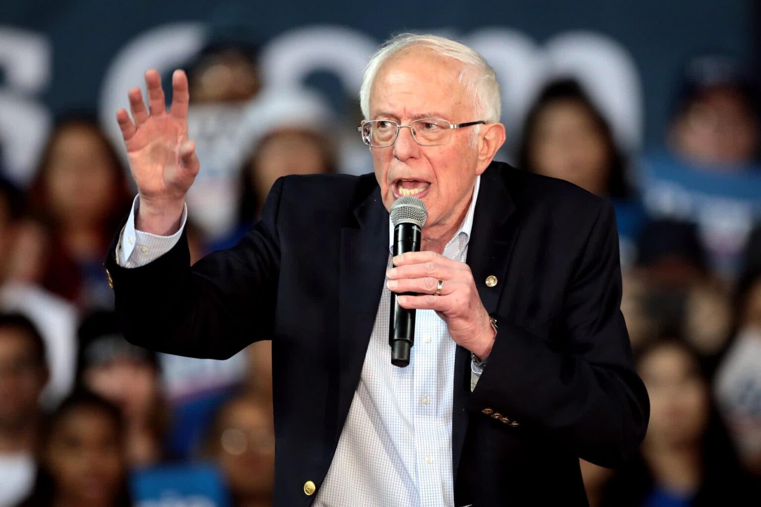 Bernie Sanders fordert eine Pause bei neuen KI-Rechenzentren in den USA