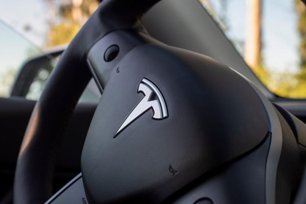 Tesla betreibt betrügerisches Marketing für Autopilot und vollständiges autonomes Fahren, urteilen Richter
