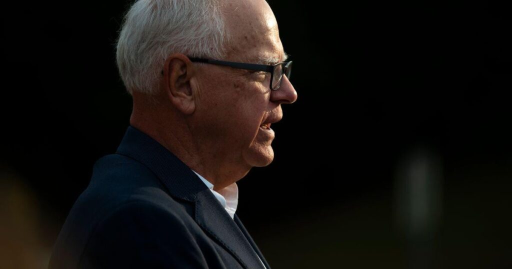 Tim Walz wehrt sich gegen Betrugsvorwürfe, während die Wut bei MAGA immer heftiger wird
