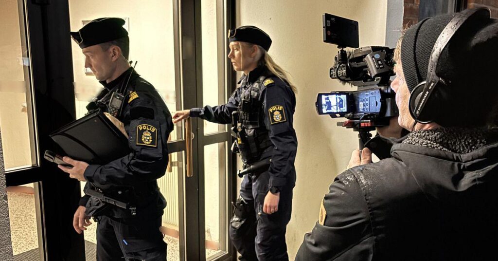 Hier klopft die Polizei an das Haus mutmaßlicher Drogenkäufer in Göteborg