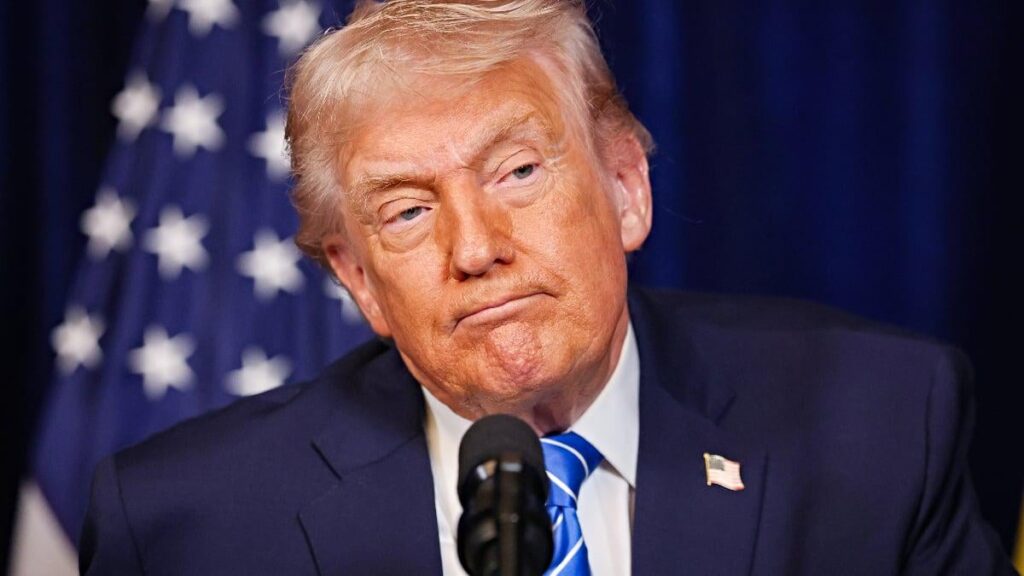 Das US-Justizministerium wurde auf frischer Tat ertappt, als es Fotos des perversen Chefs Donald Trump in Epstein-Dokumenten redigierte Das US-Justizministerium wurde auf frischer Tat ertappt, als es Fotos des perversen Chefs Donald Trump in Epstein-Dokumenten redigierte