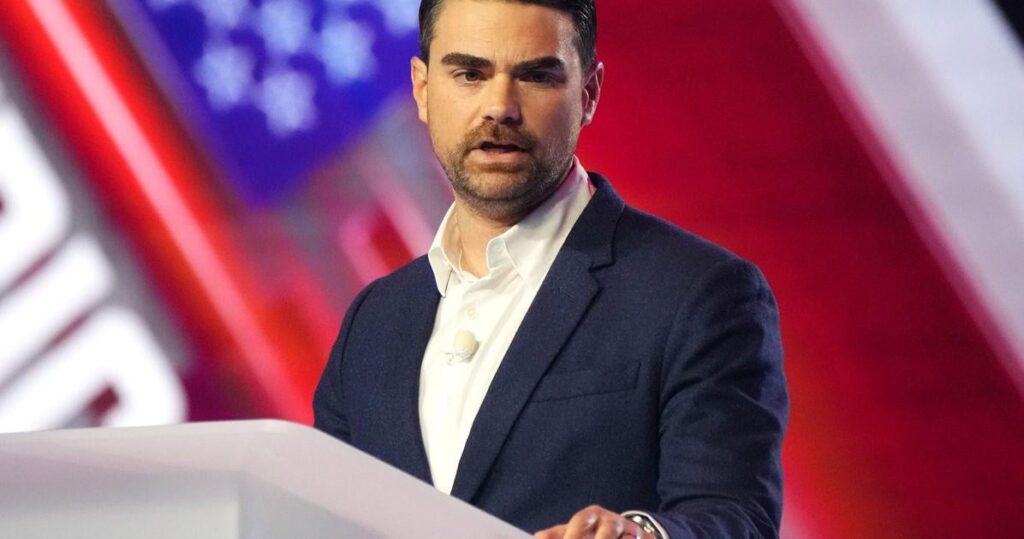 MAGA-Influencer beim AmericaFest von Turning Point USA streiten sich und beschuldigen sich gegenseitig, schwul zu sein
