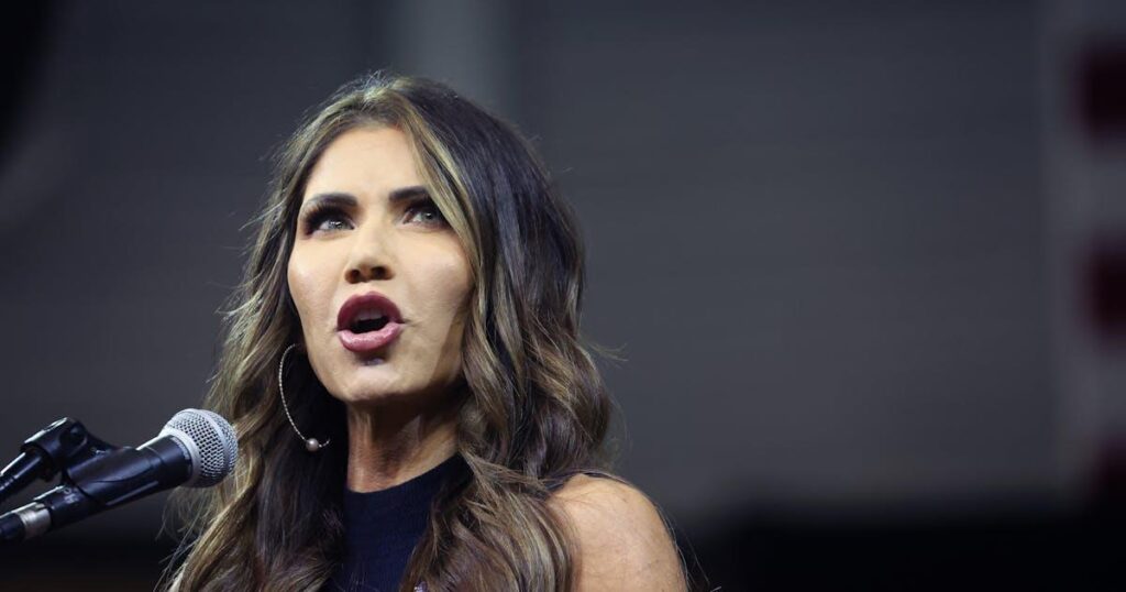 Kristi Noem: Eine Fallstudie über die Neigung der GOP zum protzigen Faschismus | ICE Barbie ist möglicherweise auf dem Weg nach draußen. Aber atmen Sie nicht auf. In Trumpworld kann es immer schlimmer werden – und das passiert normalerweise auch. Kristi Noem: Eine Fallstudie über die Neigung der GOP zum protzigen Faschismus | ICE Barbie ist möglicherweise auf dem Weg nach draußen. Aber atmen Sie nicht auf. In Trumpworld kann es immer schlimmer werden – und das passiert normalerweise auch.