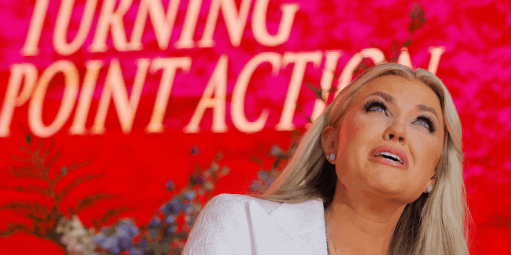 „Unqualifiziert“: Der von Trump unterstützte Chef von CBS News wird wegen der massiven Erika-Kirk-TV-Kampagne geröstet
