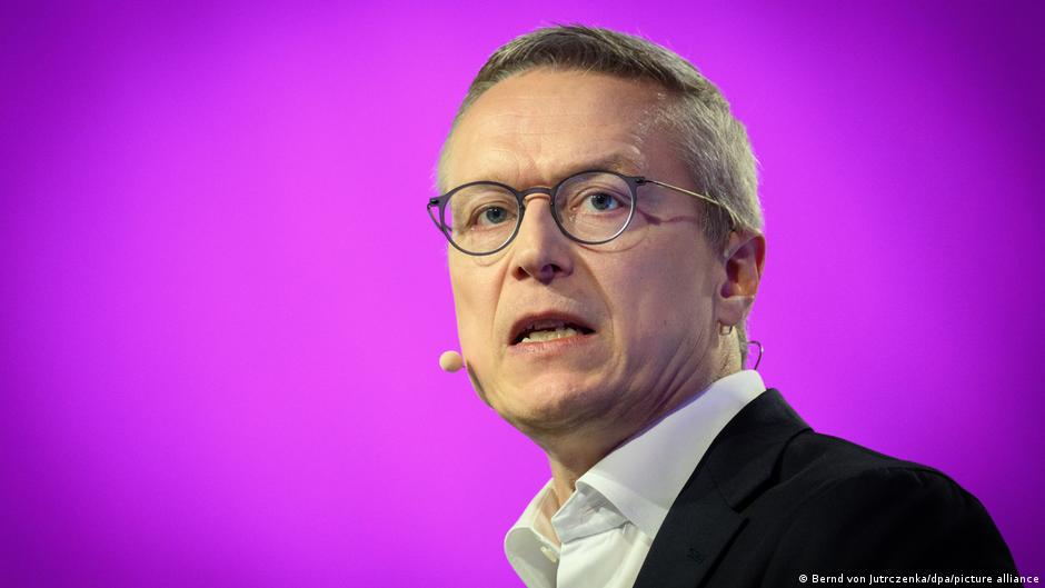 Der deutsche Minister hält das Social-Media-Verbot für Jugendliche für „gut“.