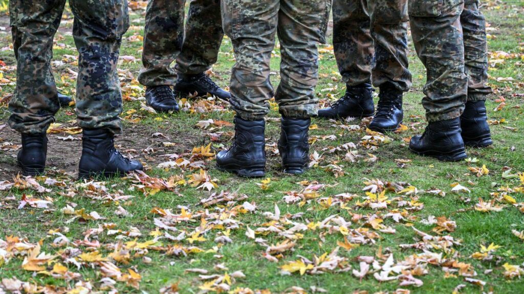 Bundeswehr-Weihnachtsfeier: DJ spielt erste Strophe des Deutschlandlieds – Kommandeur tritt zurück Bundeswehr-Weihnachtsfeier: DJ spielt erste Strophe des Deutschlandlieds – Kommandeur tritt zurück