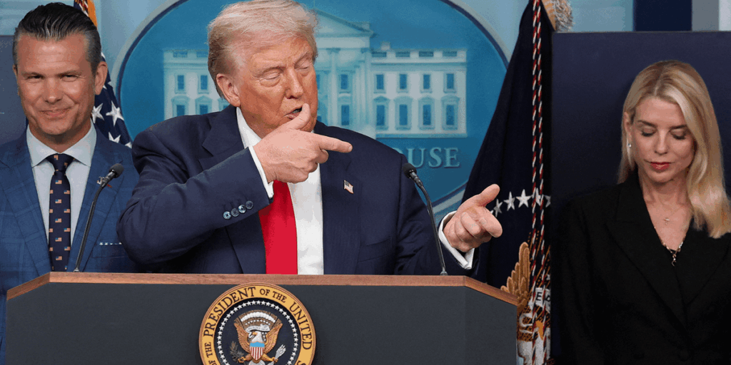 Der Republikaner sagt, die Veröffentlichung neuer Epstein-Akten beweise, dass Trump und sein Kabinett gelogen hätten