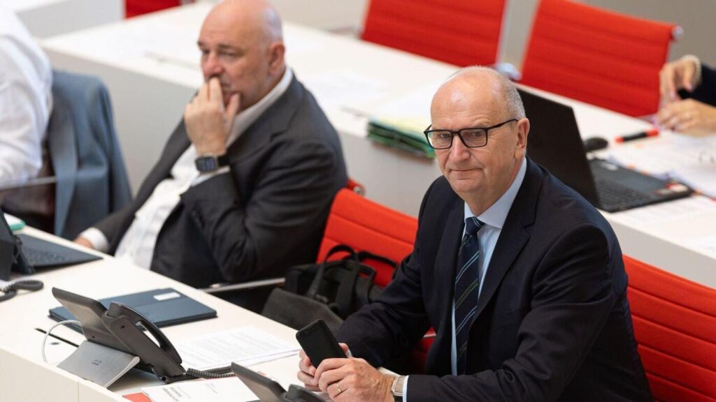 Brandenburgs politische Stabilität zerbröselt: Land steuert auf Kaumregierbarkeit zu – oder eine AfD-Alleinregierung Brandenburgs politische Stabilität zerbröselt: Land steuert auf Kaumregierbarkeit zu – oder eine AfD-Alleinregierung