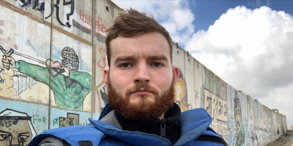 Ein Journalist berichtete aus Palästina. YouTube hat sein Konto mit der Behauptung gelöscht, er sei ein iranischer Agent.