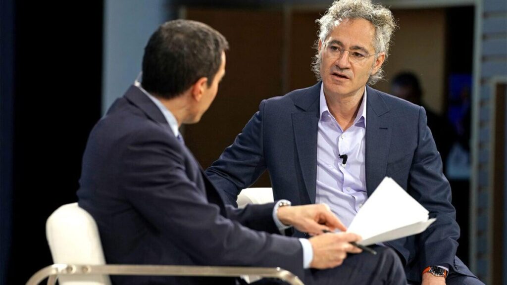 Der CEO von Palantir sagt, dass es gut für das Geschäft wäre, Kriegsverbrechen in die Verfassung zu verankern