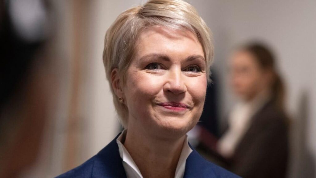 Zeugenaussage zu Nord Stream 2 im Untersuchungsausschuss: Alle liegen falsch, nur Frau Schwesig nicht Zeugenaussage zu Nord Stream 2 im Untersuchungsausschuss: Alle liegen falsch, nur Frau Schwesig nicht