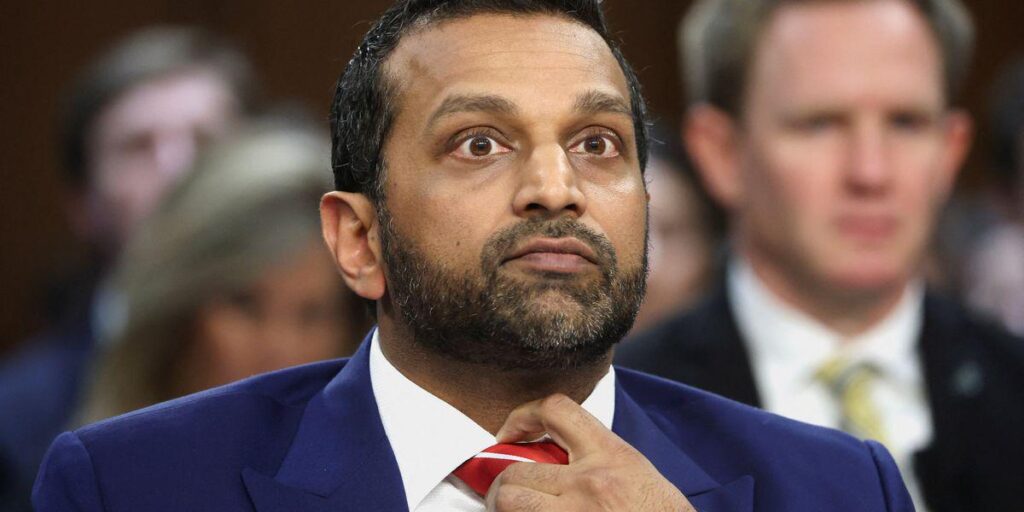 MAGA stürzt sich auf Kash Patel, weil er „versucht, die Ermittlungen aus der Biden-Ära anzuerkennen“.
