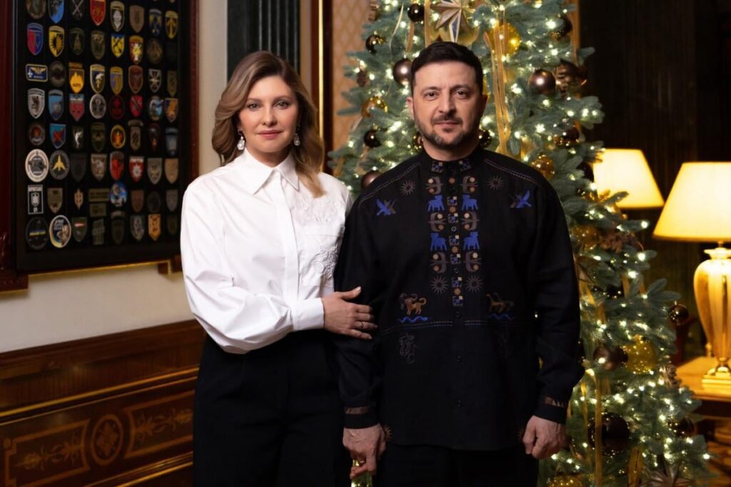 In seiner Neujahrsansprache warnt Selenskyj, dass die Welt den Krieg gegen Russland stoppen muss, sonst wird sie hineingezogen