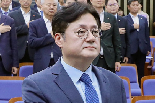 Der ehemalige Fraktionsvorsitzende der DP-Fraktion Hong Ihk-pyo wurde zum neuen leitenden Sekretär für politische Angelegenheiten ernannt