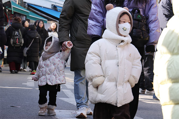 Temperaturen steigen am Sonntag; Trockenwetterwarnungen zur Verhinderung von Waldbränden