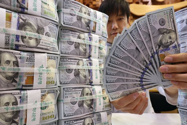 Behörden gehen gegen illegalen Handel und Devisenhandel von Exporteuren vor dem Hintergrund hoher Wechselkurse vor