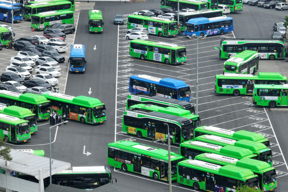 Die Busgewerkschaft der Stadt Seoul startet Streik, nachdem die Tarifverhandlungen gescheitert sind