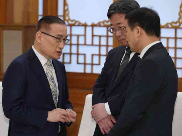 Wi weist Spekulationen über Differenzen mit Chung über die Reaktion auf Nordkoreas Drohnenansprüche zurück